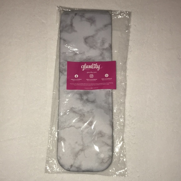 ❤️Sold❤️ 
NWT/NIB Curling and flat iron case. - Picture 1 of 3